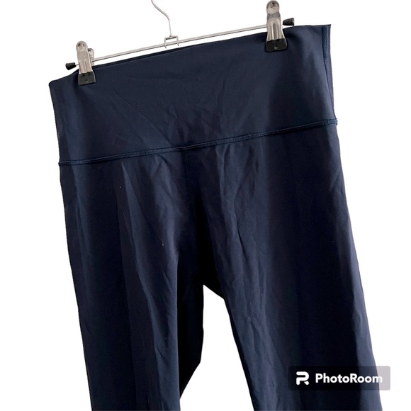 COPY - Lululemon Wunder Under High-Rise Tight 28” Full-On Luxtreme in True Navy - Picture 5 of 7